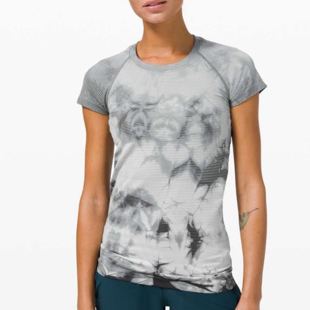 Lululemon Swiftly Tech Short Sleeve 2.0 *Shibori
Shibori Stripe Graphite Grey 8